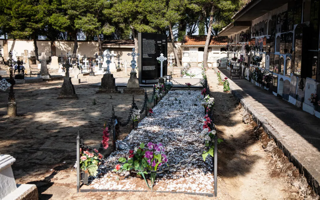 MONOLITO MEMORIAL VICTIMAS DEL FRANQUISMO (Ejea)